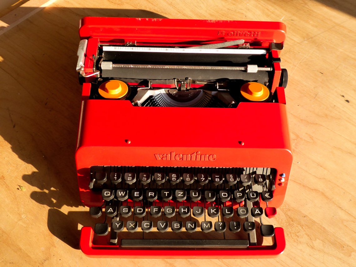 Olivetti Valentine 1969 – Vintage Red Typewriter