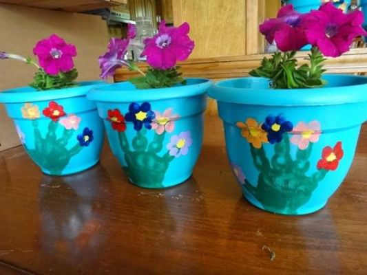 hand flowers pot