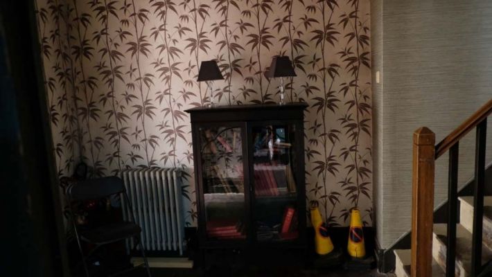 sherlock room downstairs floral wallpaper